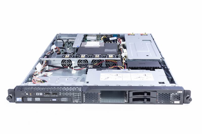 IBM x3250 M4, 1xE3-1240v2@3.40GHz, 4-Core, 4GB PC3-12800E (1x4) , 4xSFF, SAS2-2004, 2x460W