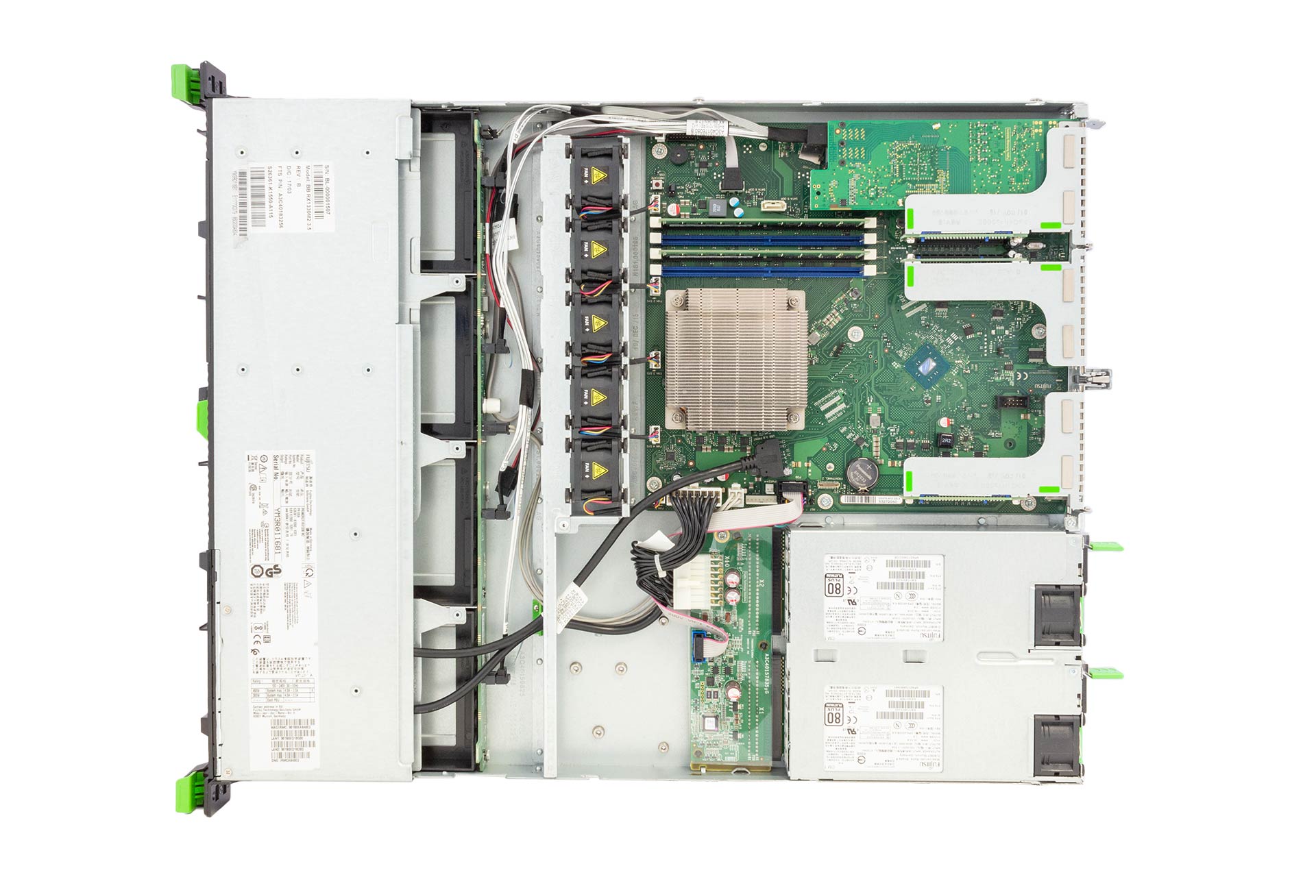 FUJITSU RX1330 M2, 1x E3-1220v5 3.00GHz, 4-Core, 8GB PC4-2133, 4xLFF, CP400i, 2x450W