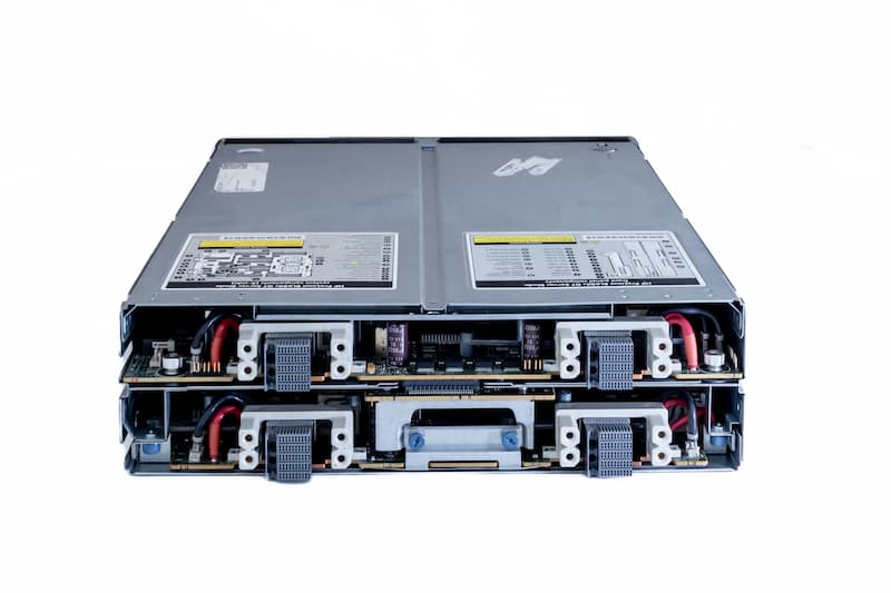 HPE BL680c G7, 4x E7-4870 2.4GHz, 10-Core, 64GB PC3L-10600R (8x8), P410i/1GB/Capa, 3x 2P-NC553-10GbE