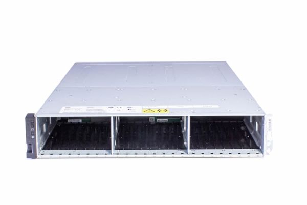 IBM Disk Enclosure (DS8000 Series), 24xSFF, 2x Contr. a 4x 8G FC, 2x 800W, 8x8G Gbic, (no right ear)